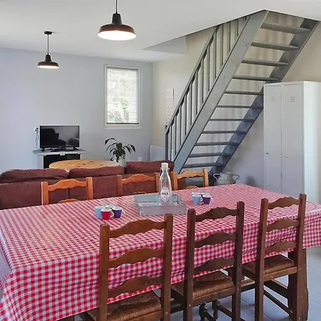 بيت للعطل Semi Detached House, *