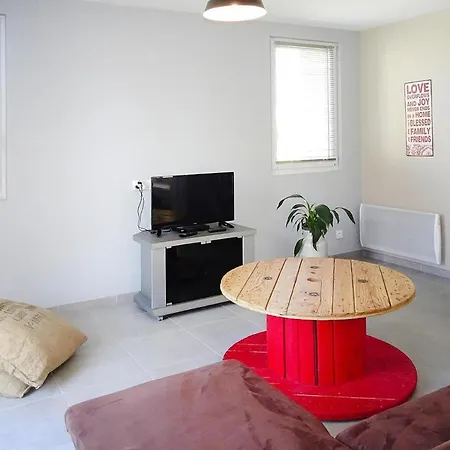 بيت للعطل Semi Detached House,